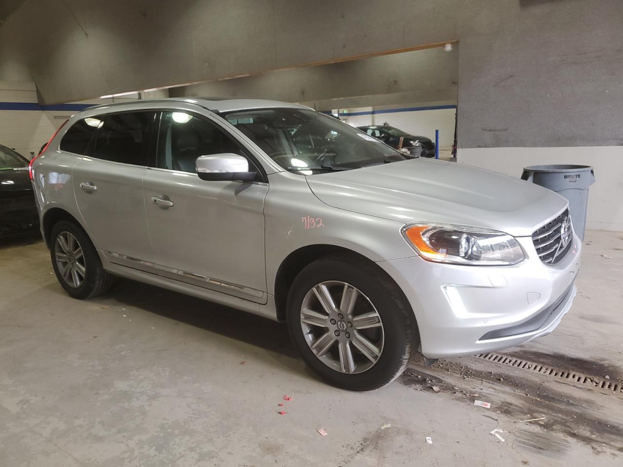 2017 Volvo XC60 VIN YV440MRU3H2165908 Copart auction photo, undercarriage damage thumbnail 4