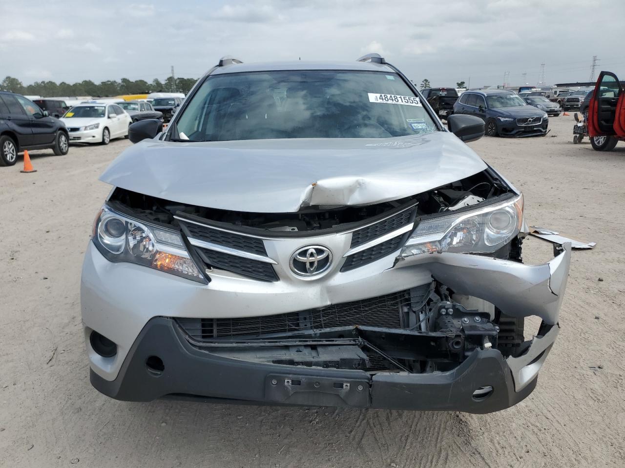 2015 Toyota RAV 4 VIN JTMZFREV1FJ042632 Copart auction photo, front end / minor dent/scratches damage thumbnail 5