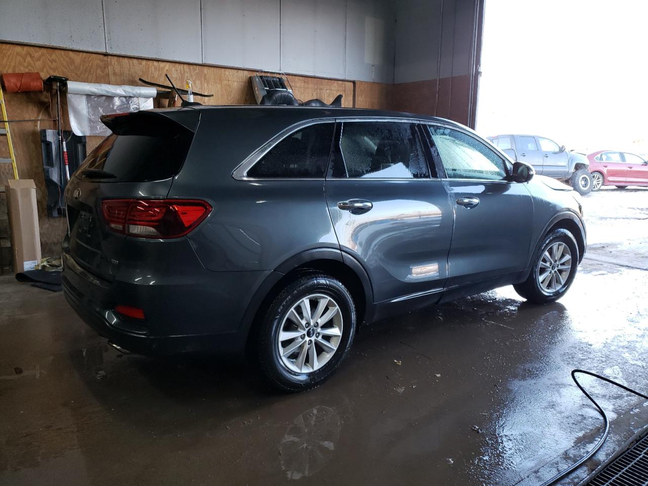 2020 KIA Sorento VIN 5XYPGDA31LG663506 Copart auction photo, front end / minor dent/scratches damage thumbnail 3