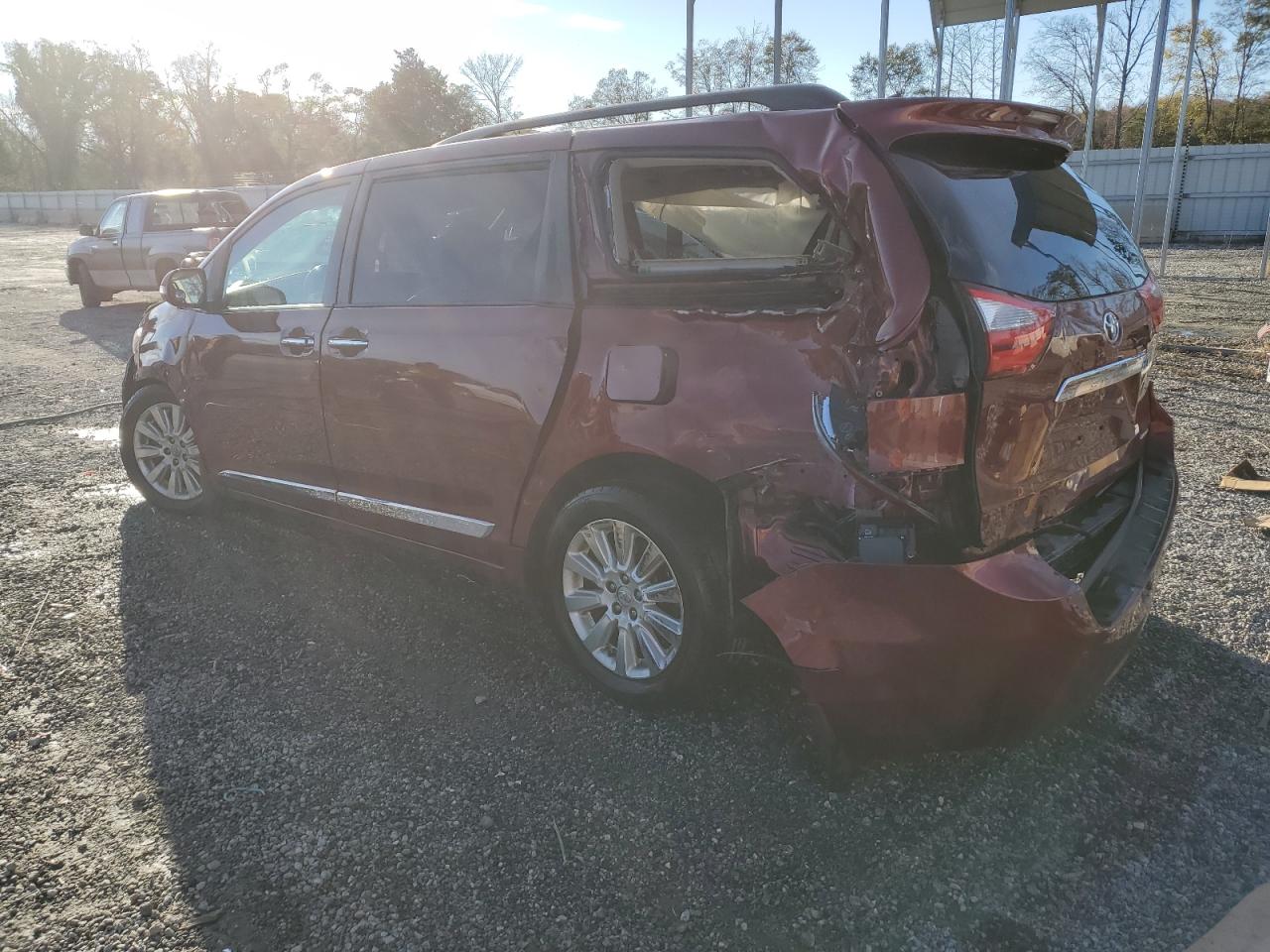 2015 Toyota Sienna VIN 5TDYK3DC3FS659280 Copart auction photo, front end damage thumbnail 2