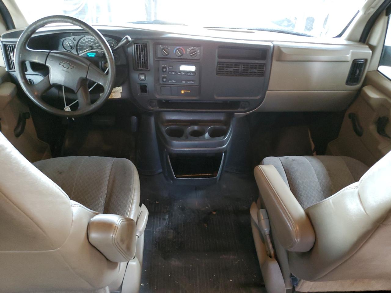 2006 Chevrolet Express VIN 1GCFG15X161184532 Copart auction photo, normal wear damage thumbnail 8