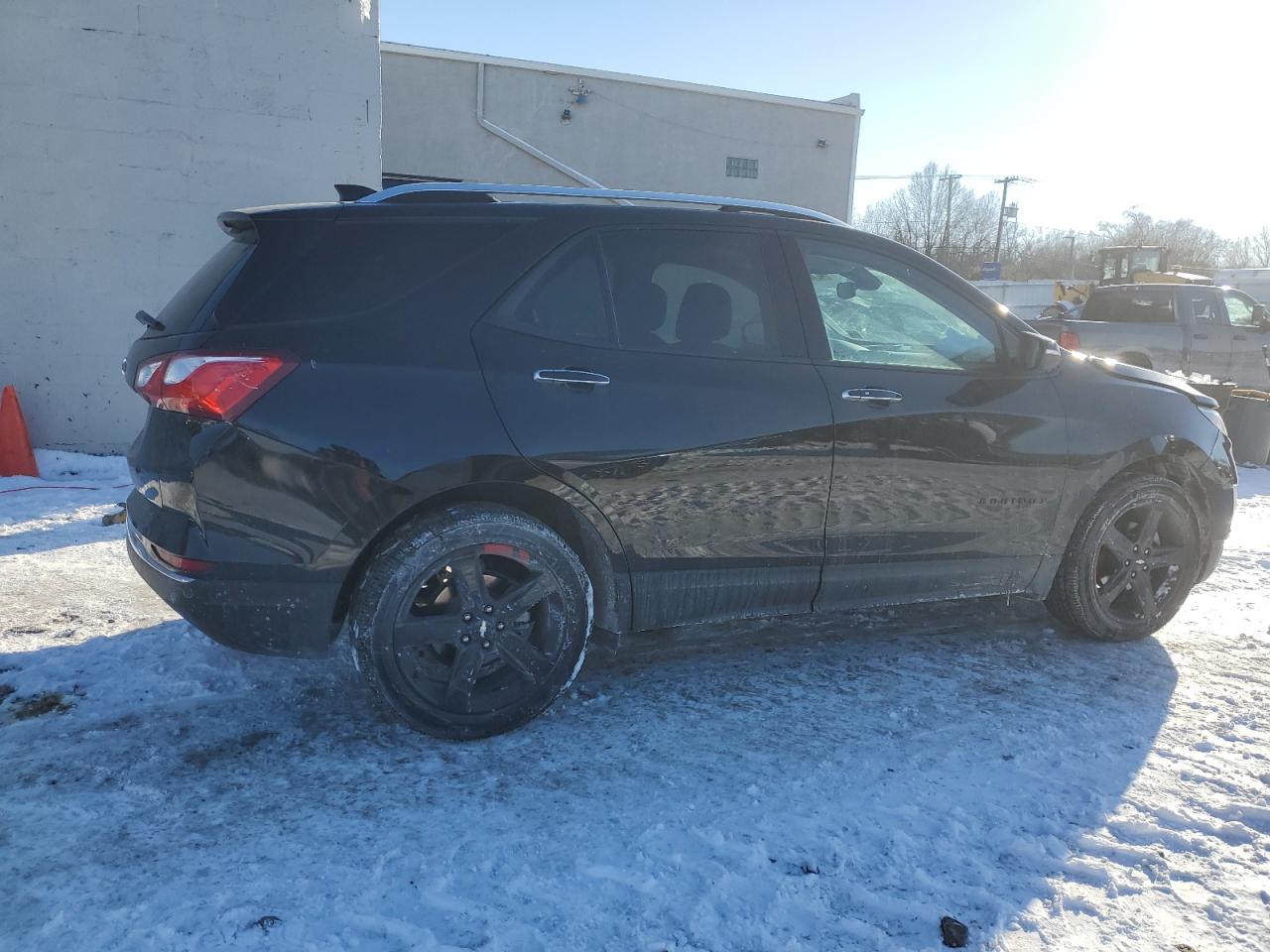 2021 Chevrolet Equinox VIN 2GNAXNEV6M6104661 Copart auction photo, front end damage thumbnail 3