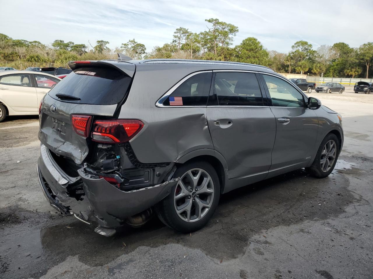 2019 KIA Sorento VIN 5XYPKDA59KG505820 Copart auction photo, rear end / minor dent/scratches damage thumbnail 3