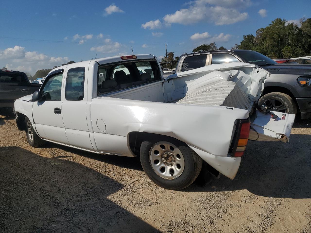 2006 GMC Sierra VIN 1GTEC19Z06Z243784 Copart auction photo, all over damage thumbnail 2