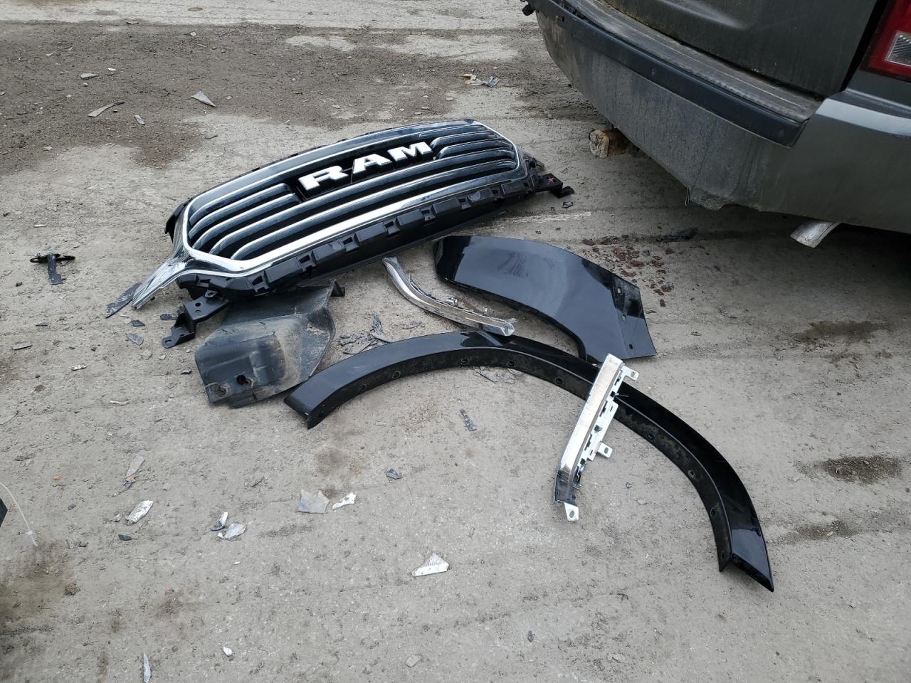 2019 RAM 1500 VIN 1C6SRFST6KN573300 Copart auction photo, front end / side damage thumbnail 14