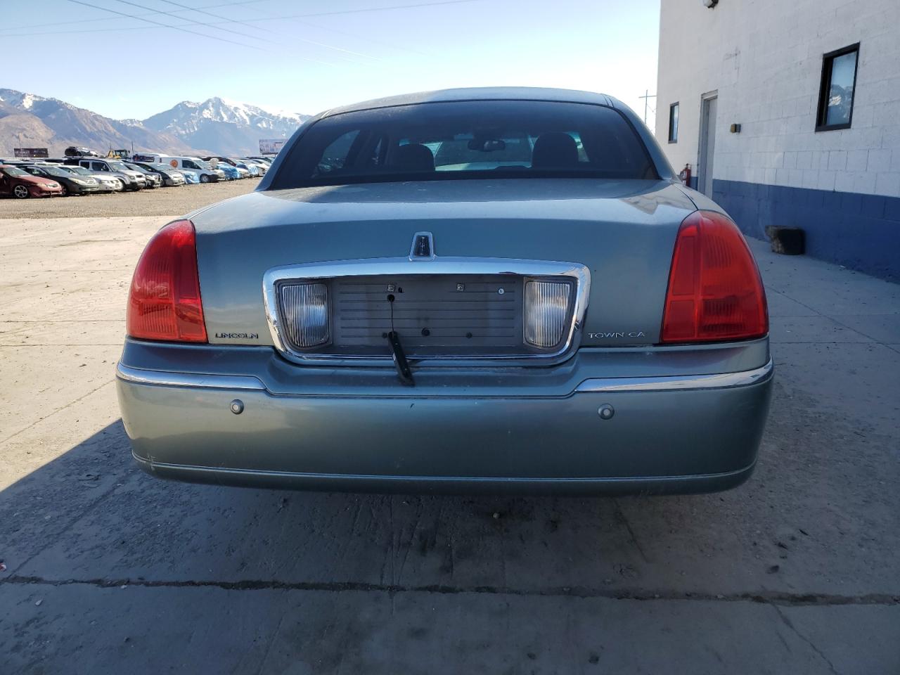 2005 Lincoln Town Car VIN 1LNHM82W85Y620252 Copart auction photo, side damage thumbnail 6
