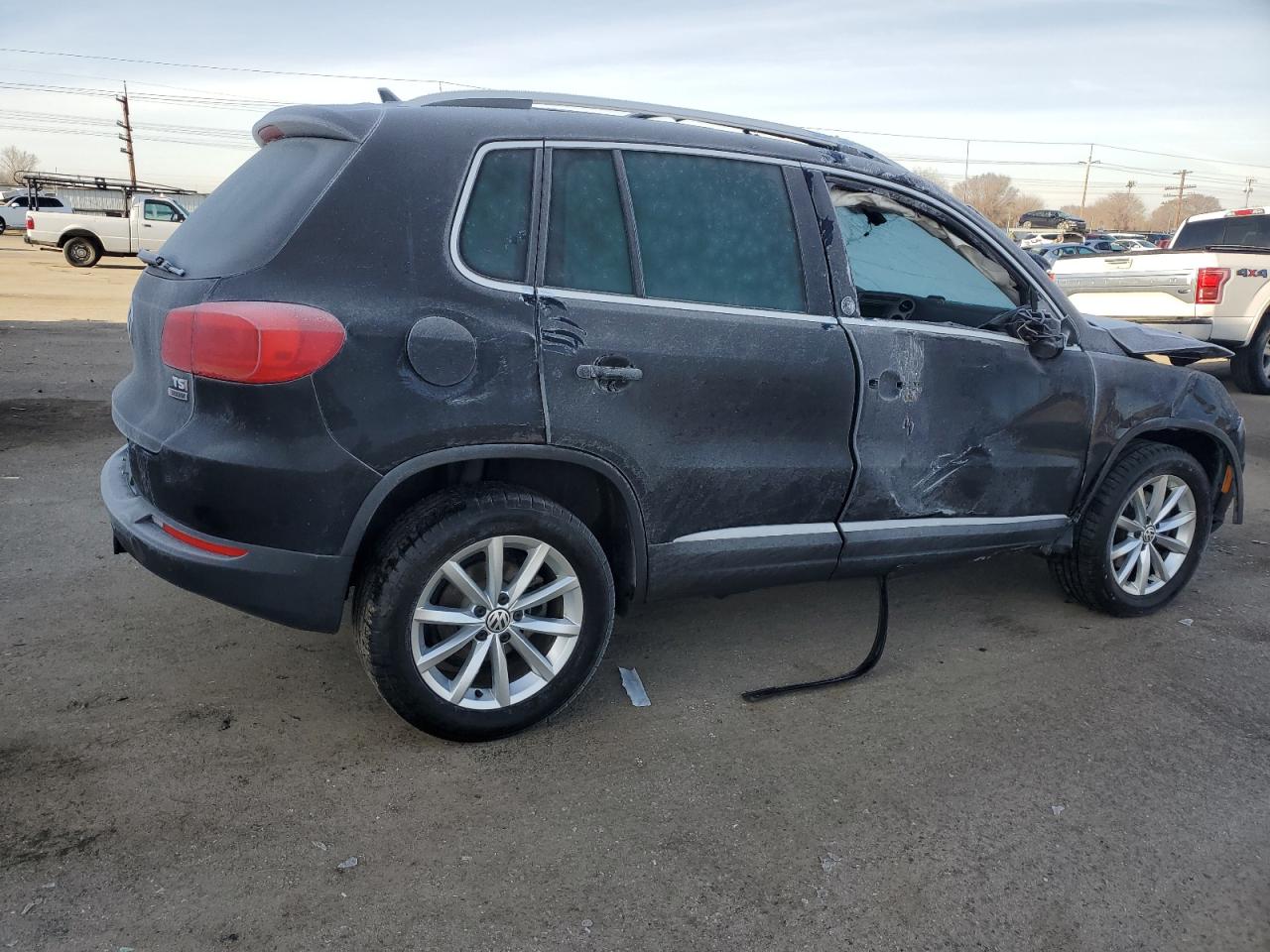 2017 Volkswagen Tiguan VIN WVGSV7AX0HW505751 Copart auction photo, rollover damage thumbnail 3