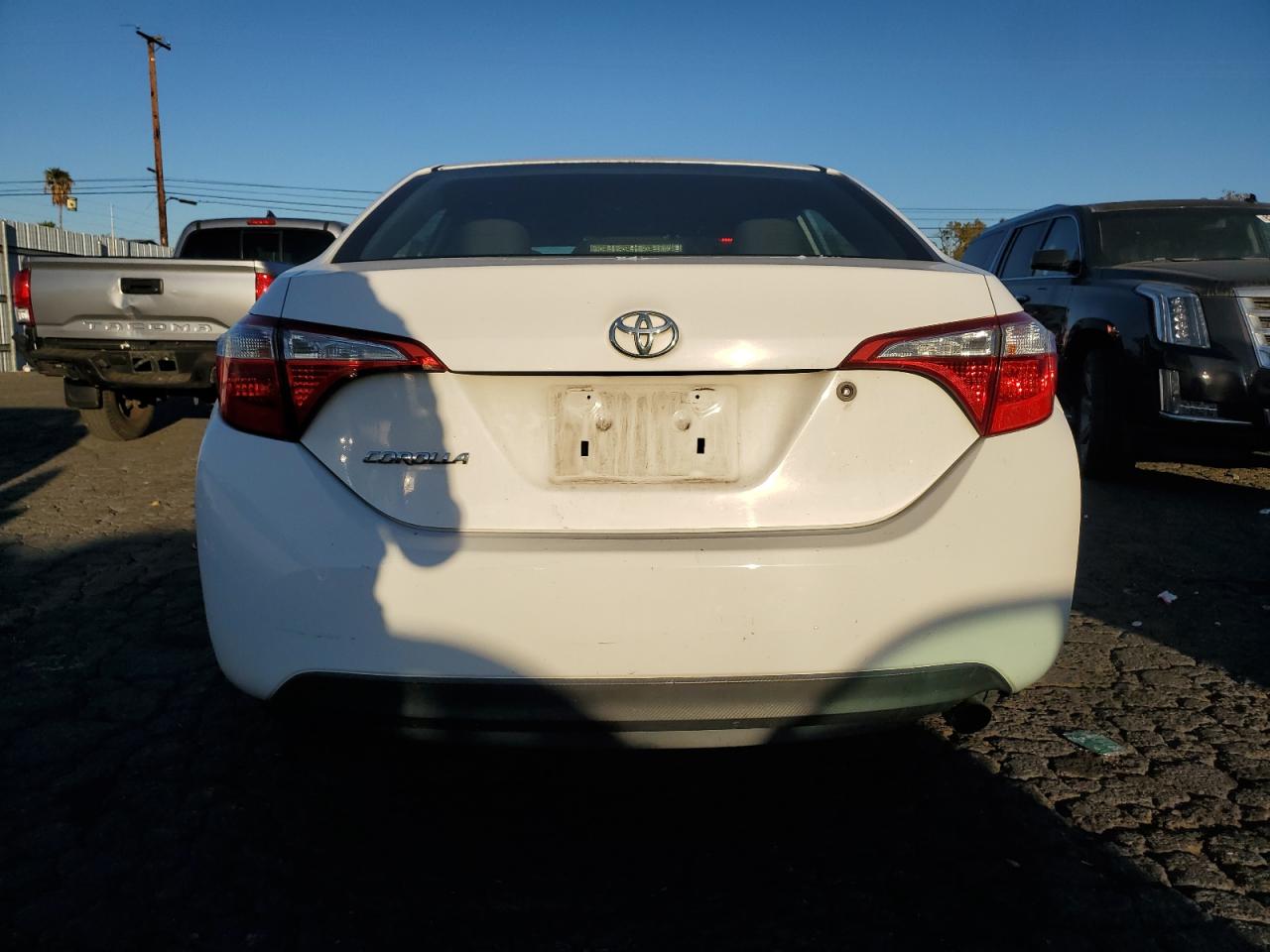 2015 Toyota Corolla VIN 5YFBURHE6FP301291 Copart auction photo, side / front end damage thumbnail 6