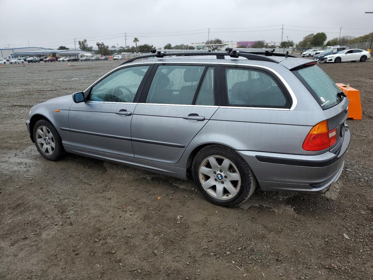 2004 BMW 3er VIN WBAEP33484PF04150 Copart auction photo, front end / rear end damage thumbnail 2