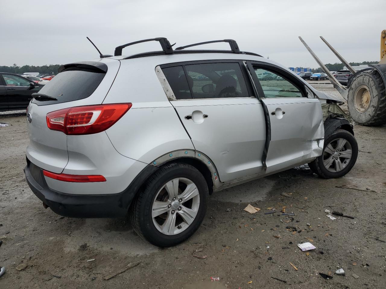 2011 KIA Sportage VIN KNDPBCA2XB7041224 Copart auction photo, front end / side damage thumbnail 3