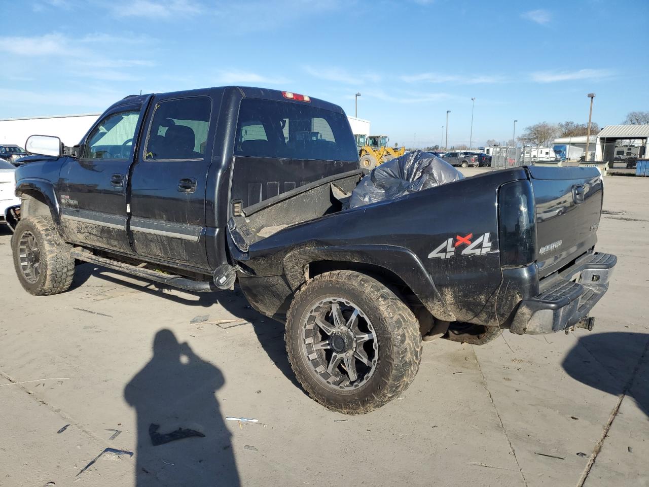 2004 Chevrolet Silverado VIN 1GCHK23134F116194 Copart auction photo, rear end / front end damage thumbnail 2