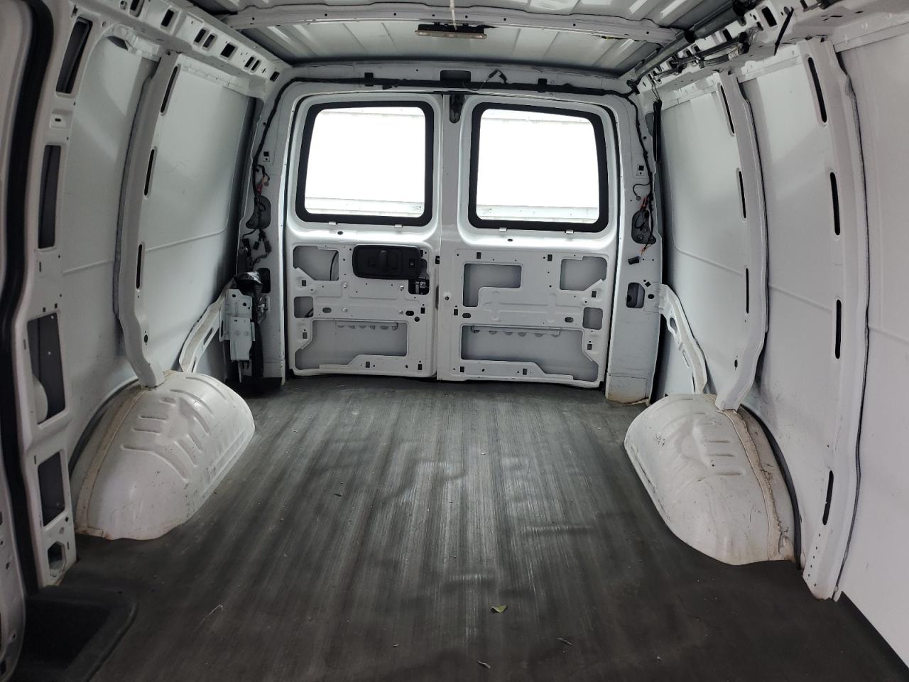 2015 Chevrolet Express VIN 1GCWGFFF2F1102214 Copart auction photo, top/roof damage thumbnail 10