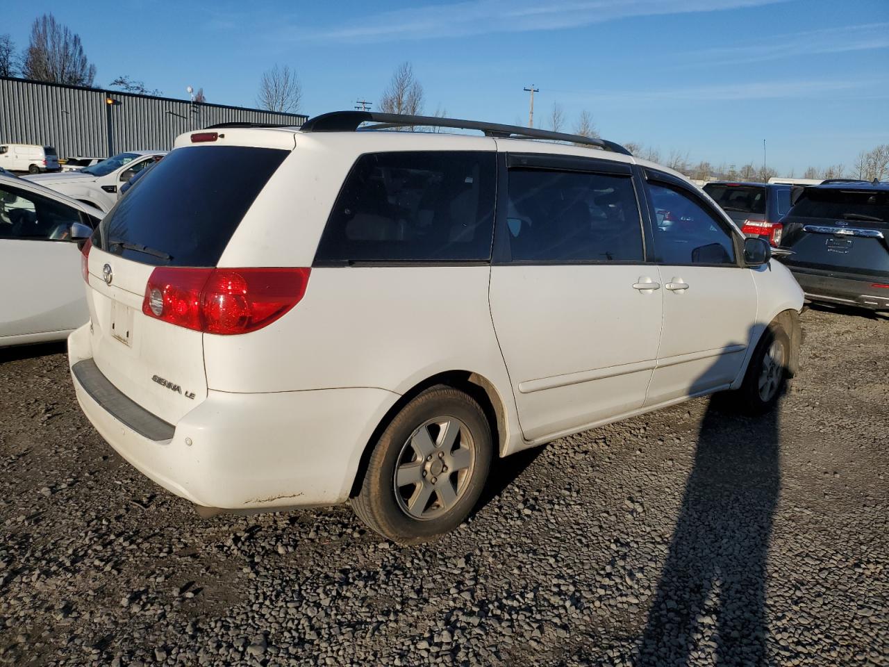 2008 Toyota Sienna VIN 5TDZK23CX8S135076 Copart auction photo, biohazard/chemical / front end damage thumbnail 3