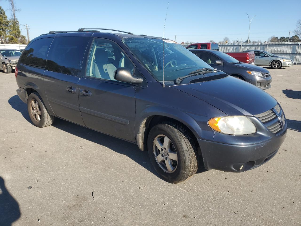 2007 Dodge Caravan VIN 2D4GP44L47R131909 Copart auction photo, all over / undercarriage damage thumbnail 4