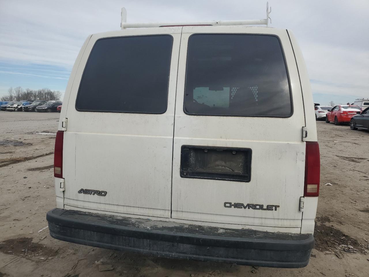 2000 Chevrolet Astro VIN 1GCDM19W0YB118424 Copart auction photo, front end / minor dent/scratches damage thumbnail 6