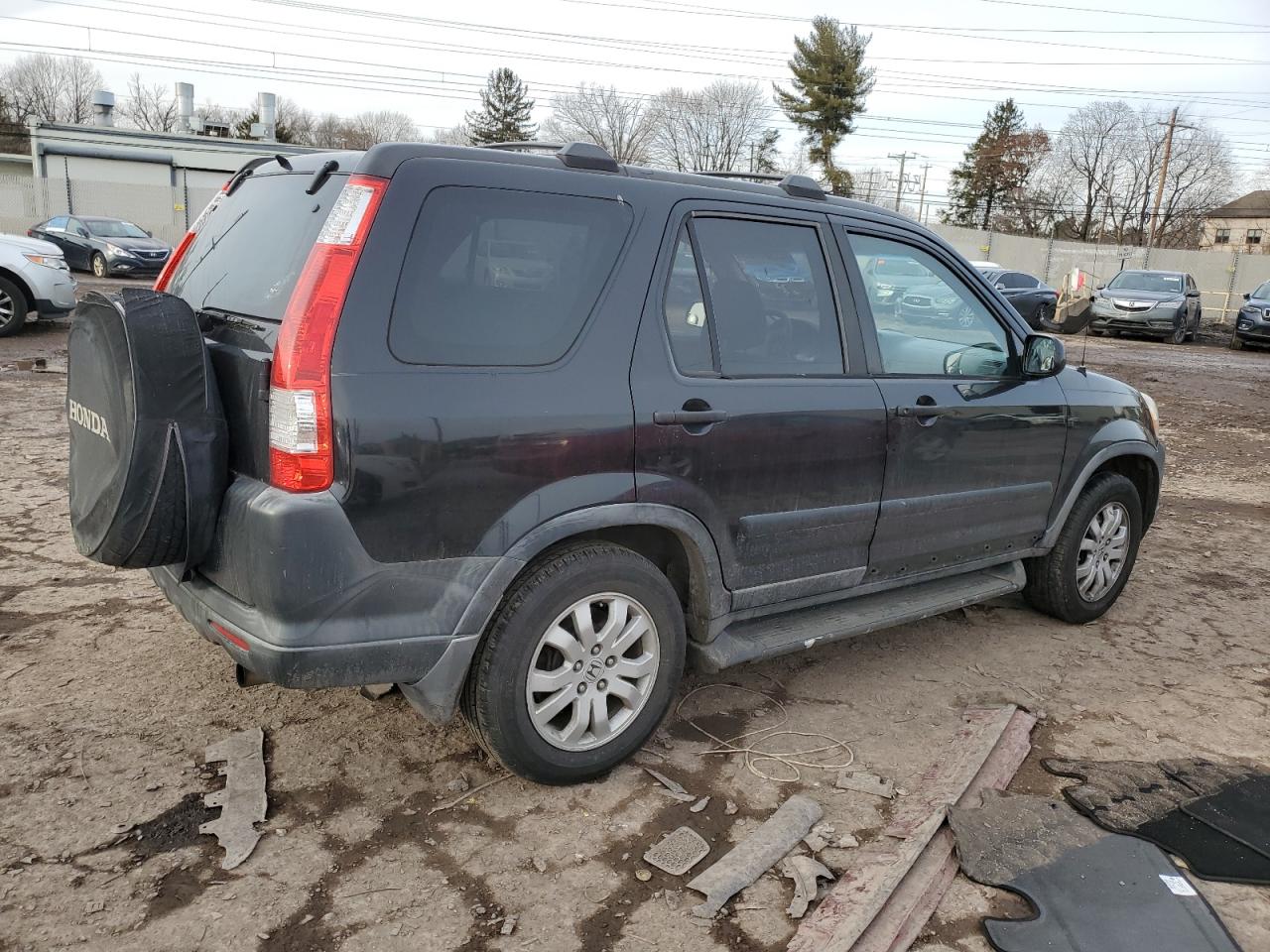 2005 Honda CR-V VIN JHLRD78865C004917 Copart auction photo, front end / side damage thumbnail 3