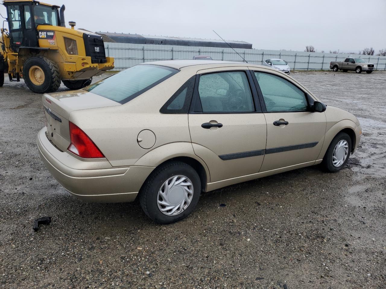 2001 Ford Focus VIN 1FAFP33P51W267171 Copart auction photo, vandalism / minor dent/scratches damage thumbnail 3