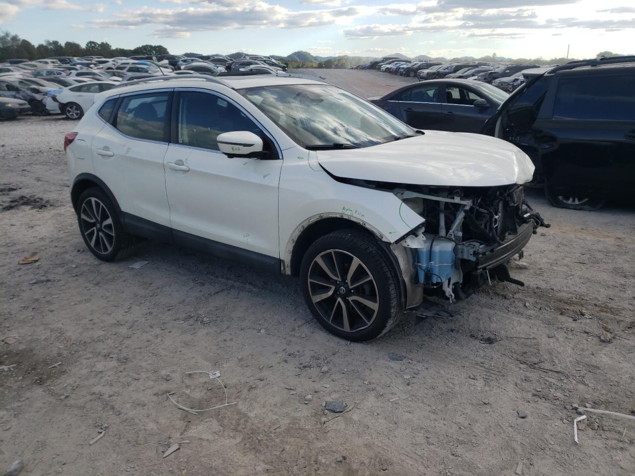 2017 Nissan Rogue VIN JN1BJ1CR7HW106849 Copart auction photo, front end damage thumbnail 4