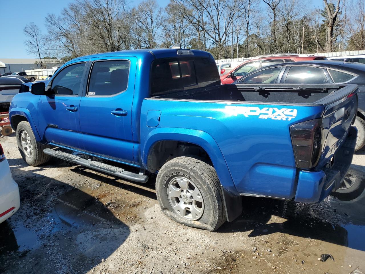 2017 Toyota Tacoma VIN 5TFCZ5AN9HX066687 Copart auction photo, front end damage thumbnail 2