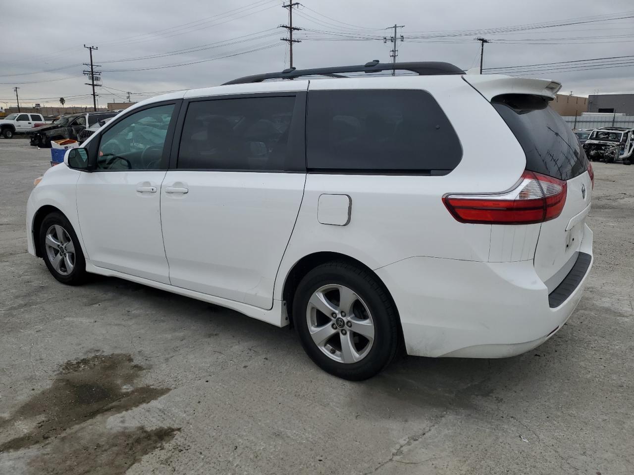 2018 Toyota Sienna VIN 5TDKZ3DC2JS914642 Copart auction photo, front end damage thumbnail 2