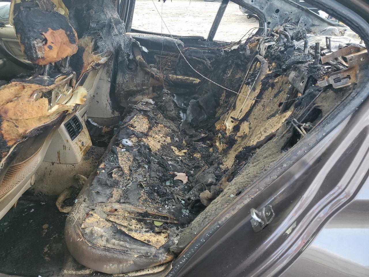 2013 BMW 3er VIN WBA3A5C53DF356800 Copart auction photo, burn - interior / side damage thumbnail 10