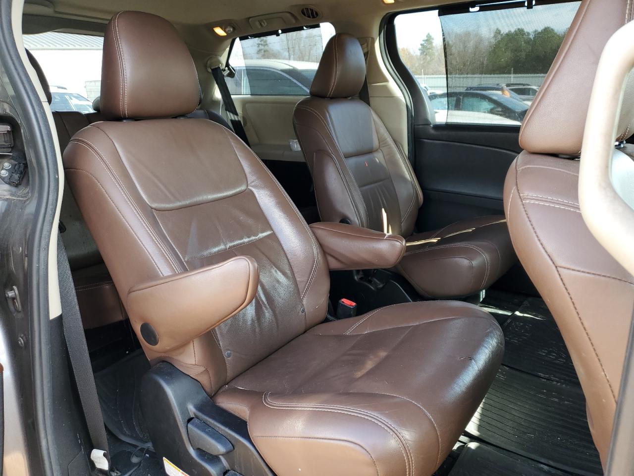 2016 Toyota Sienna VIN 5TDDK3DC5GS138805 Copart auction photo, front end damage thumbnail 11