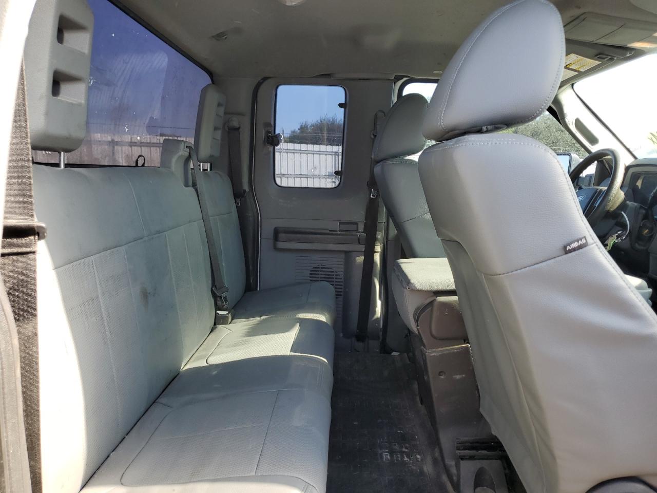 2015 Ford F450 VIN 1FD9X4GTXFEB25802 Copart auction photo, undercarriage / minor dent/scratches damage thumbnail 10