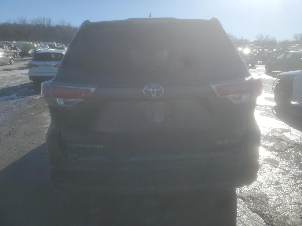 2016 Toyota Highlander VIN 5TDJKRFH5GS504292 Copart auction photo, front end damage thumbnail 6