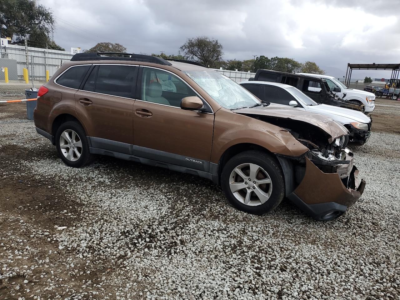 2013 Subaru Outback VIN 4S4BRCCC5D3235547 Copart auction photo, front end damage thumbnail 4