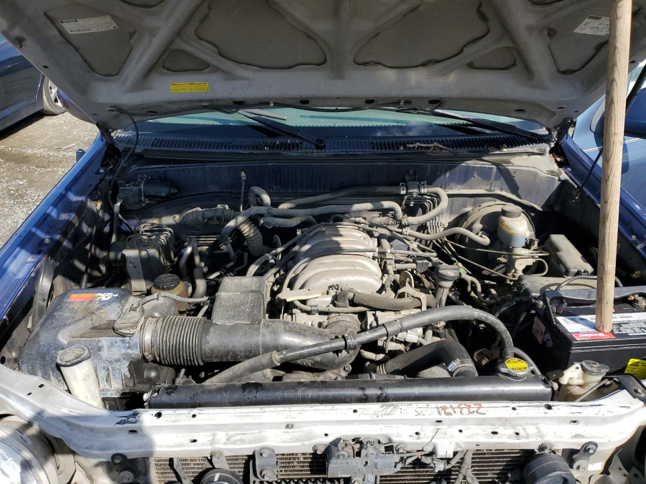 2001 Toyota Sequoia VIN 5TDBT44A71S042139 Copart auction photo, minor dent/scratches damage thumbnail 11