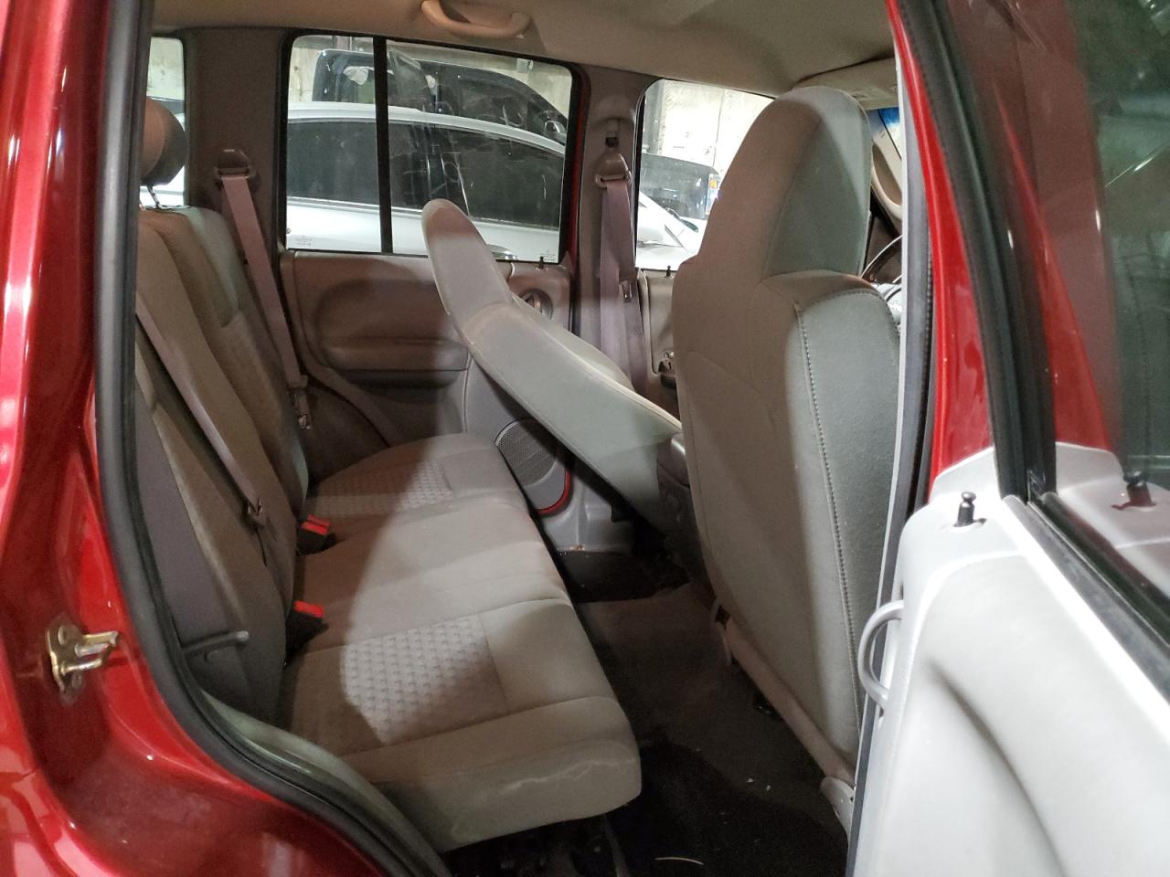 2006 Jeep Liberty (North America) VIN 1J4GL48KX6W252423 Copart auction photo, rear end / minor dent/scratches damage thumbnail 10