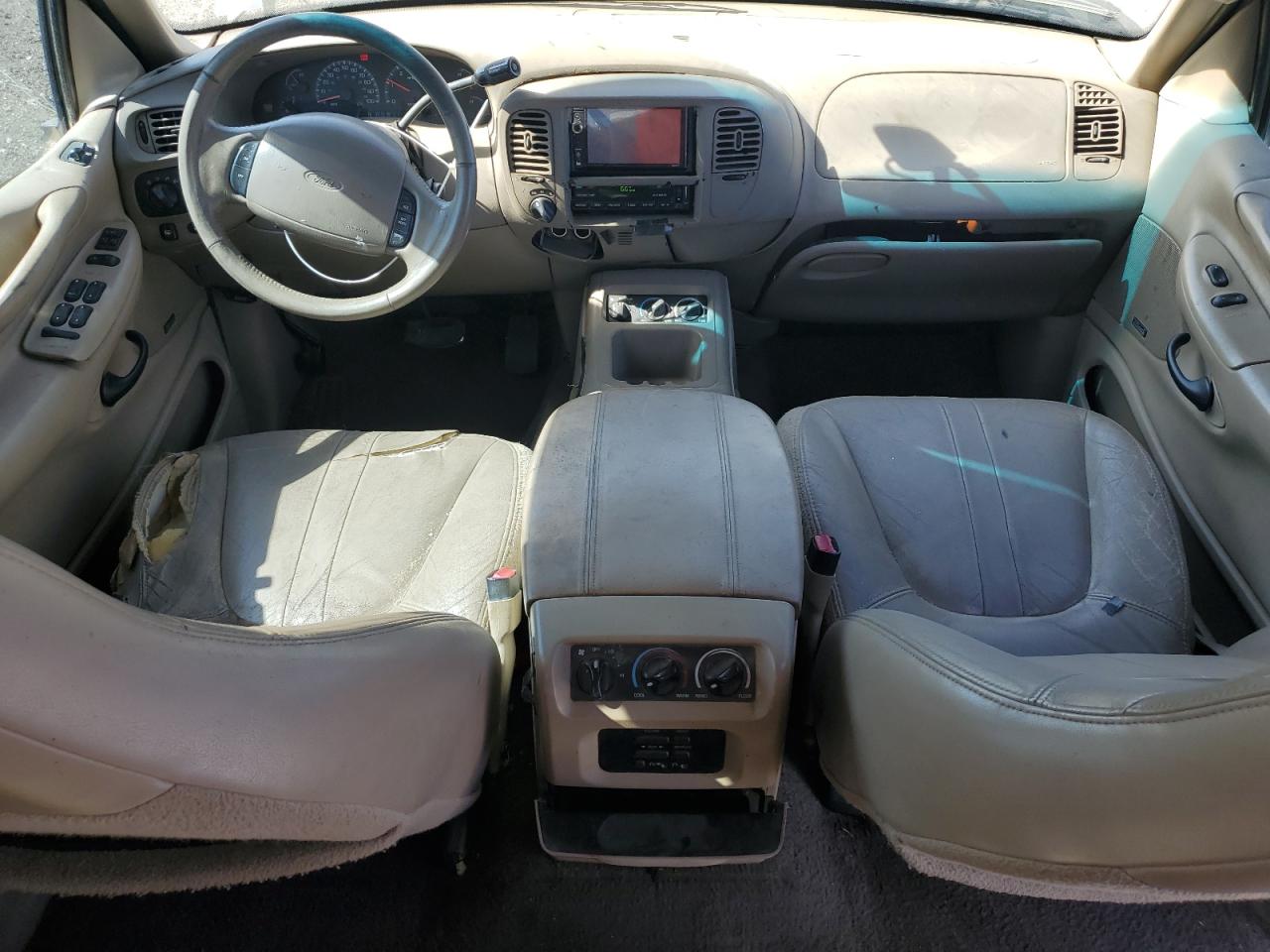 2000 Ford Expedition VIN 1FMPU18L3YLB28228 Copart auction photo, front end / undercarriage damage thumbnail 8