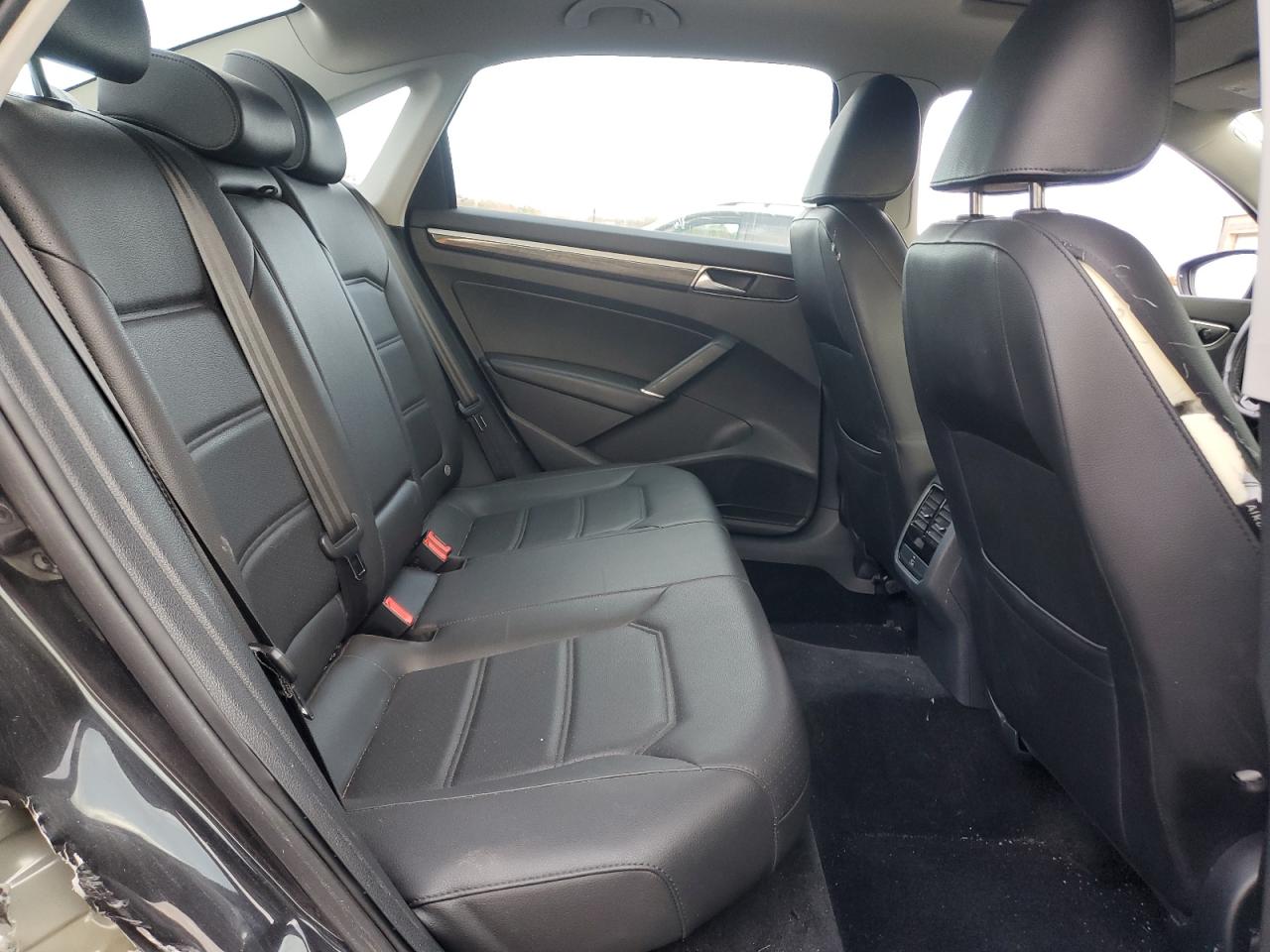 2018 Volkswagen Passat VIN 1VWBA7A32JC017290 Copart auction photo, side / minor dent/scratches damage thumbnail 11