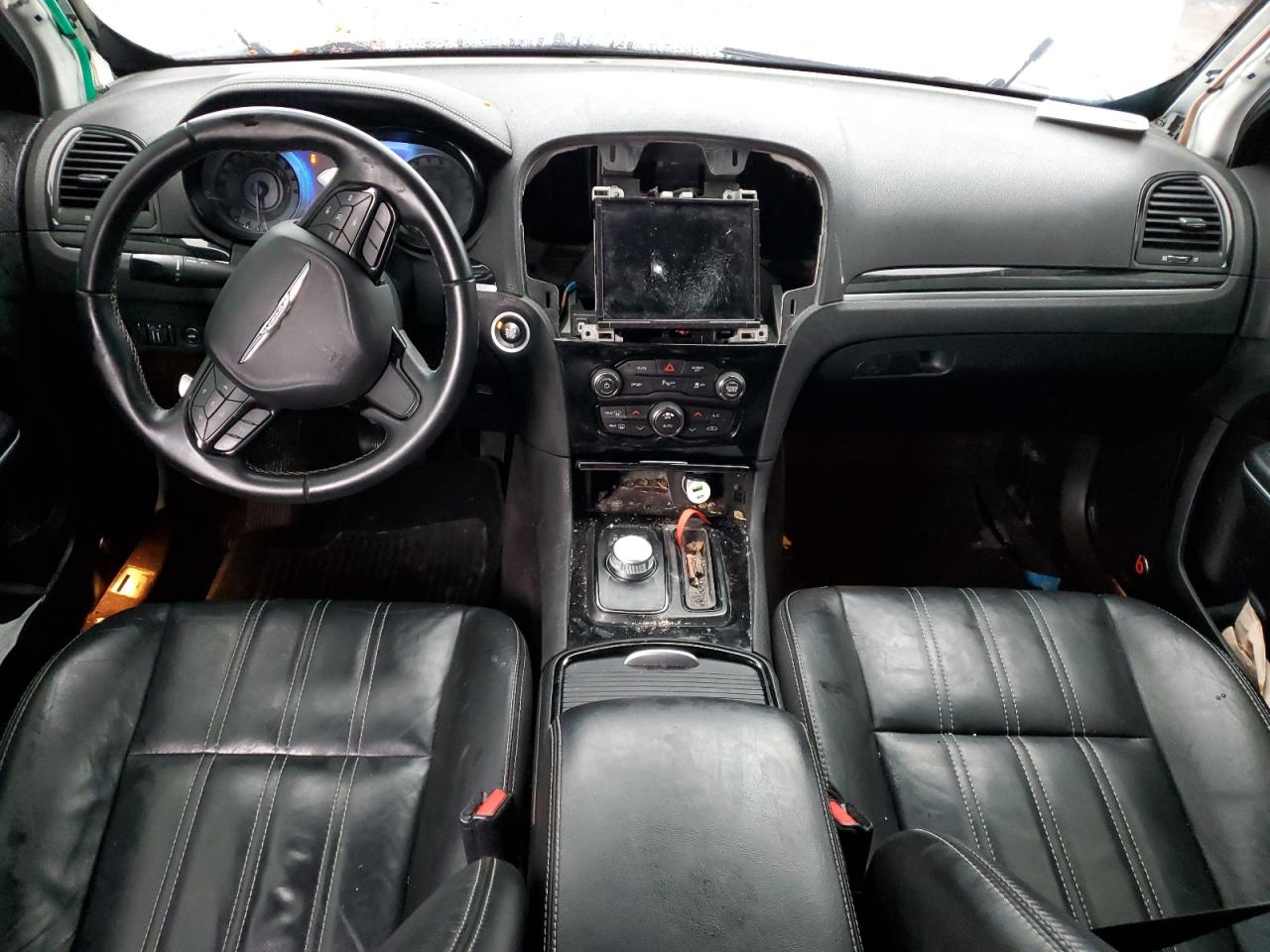 2018 Chrysler 300 VIN 2C3CCABG5JH269665 Copart auction photo, vandalism damage thumbnail 8