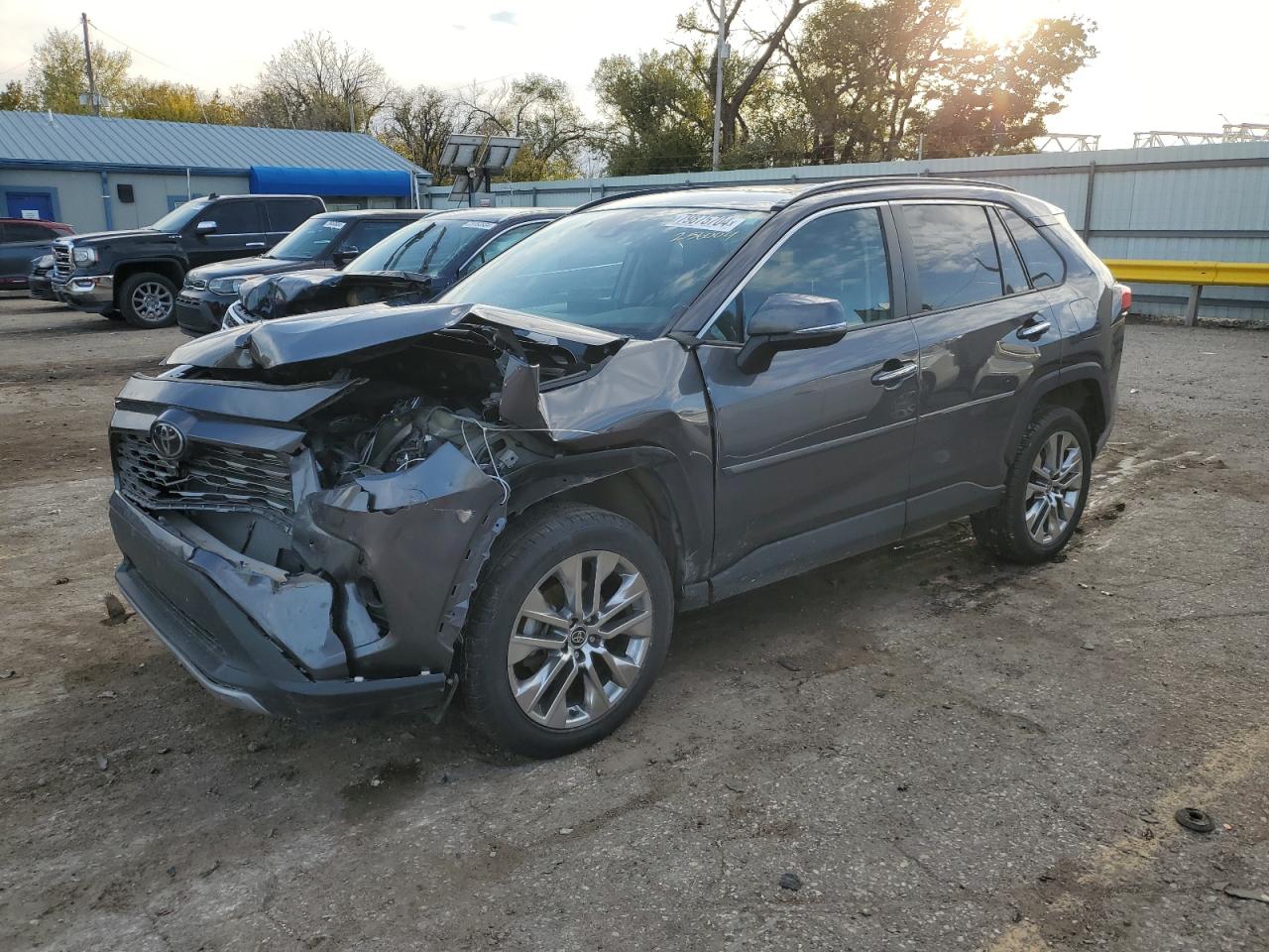 2021 Toyota RAV 4 VIN 2T3N1RFV7MC256004