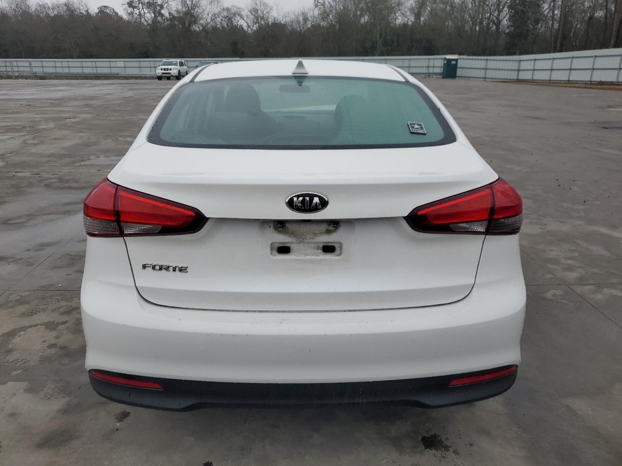 2018 KIA Forte VIN 3KPFL4A75JE239251 Copart auction photo, front end / minor dent/scratches damage thumbnail 6