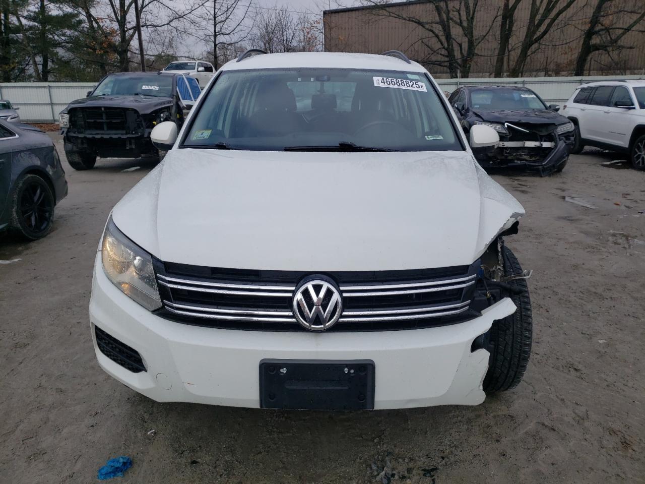2016 Volkswagen Tiguan VIN WVGBV7AX8GW543128 Copart auction photo, front end / minor dent/scratches damage thumbnail 5