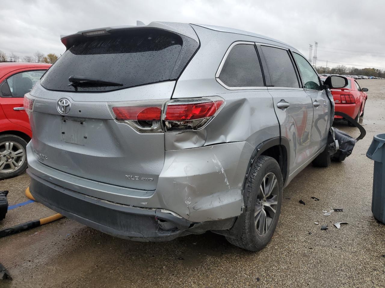 2016 Toyota Highlander VIN 5TDJKRFH0GS300760 Copart auction photo, front end / rear end damage thumbnail 3