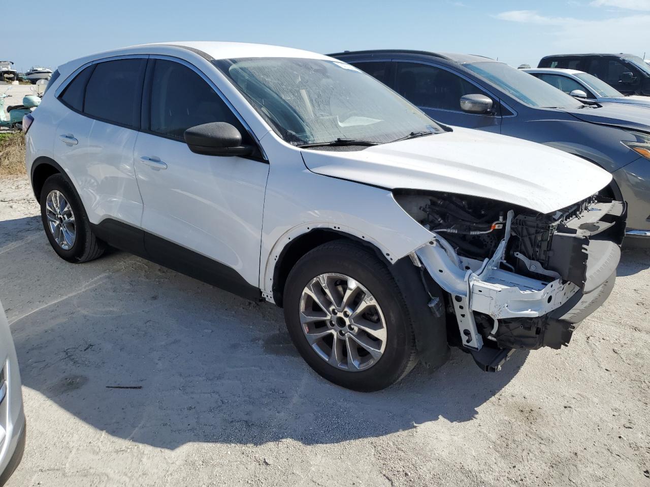 2022 Ford Escape VIN 1FMCU0G66NUB15970 Copart auction photo, front end damage thumbnail 4