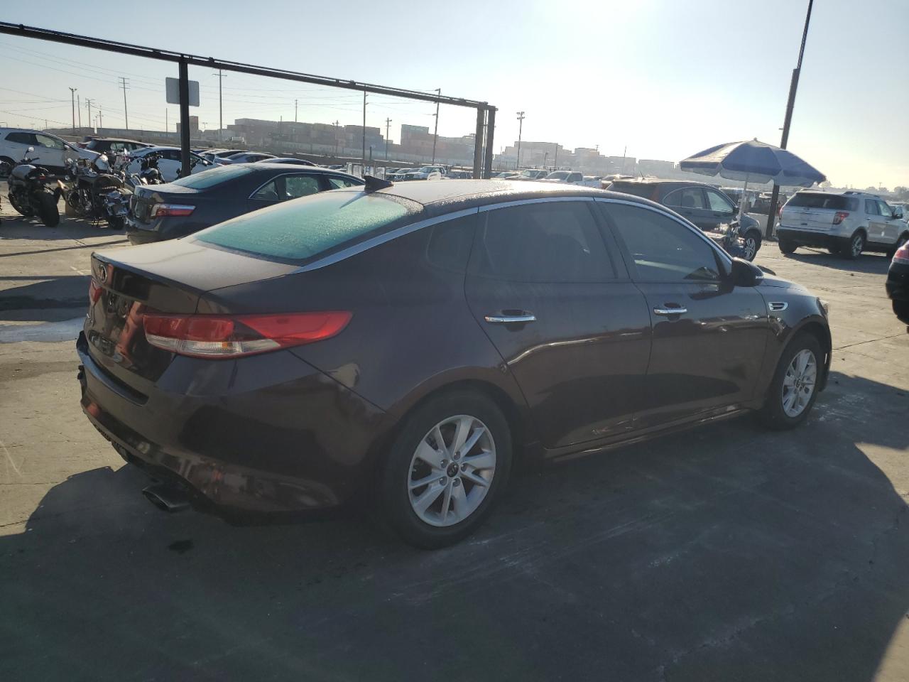2017 KIA Optima VIN 5XXGT4L38HG177621 Copart auction photo, rear end / side damage thumbnail 3
