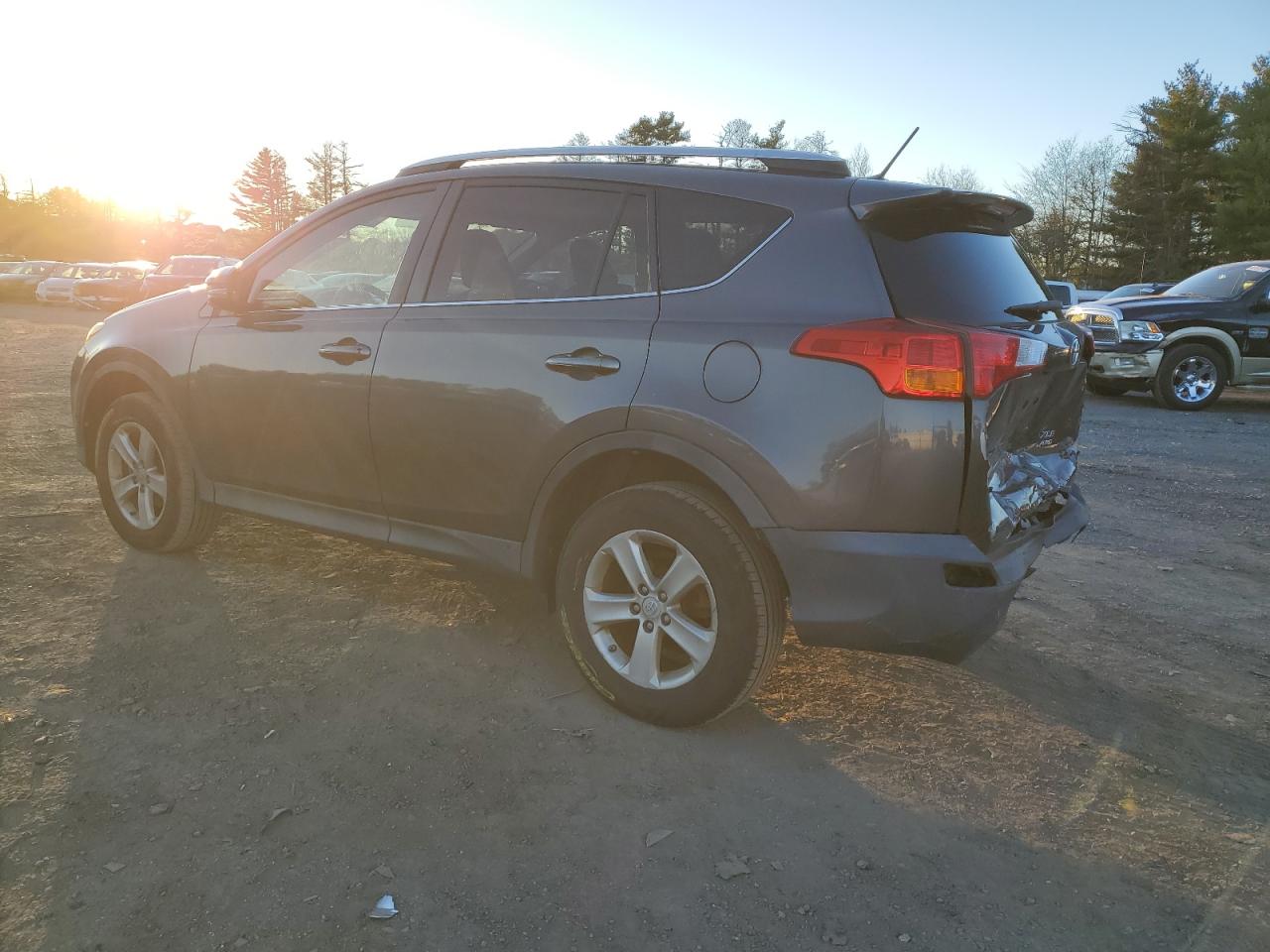 2013 Toyota RAV 4 VIN 2T3RFREV0DW090329 Copart auction photo, rear end / minor dent/scratches damage thumbnail 2