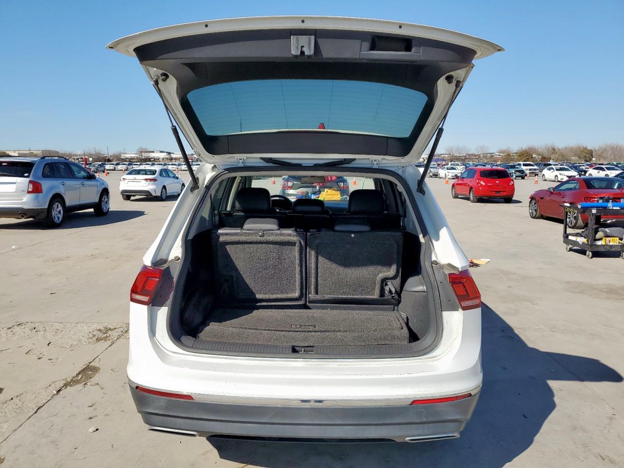 2018 Volkswagen Tiguan VIN 3VV3B7AX6JM055905 Copart auction photo, side damage thumbnail 6
