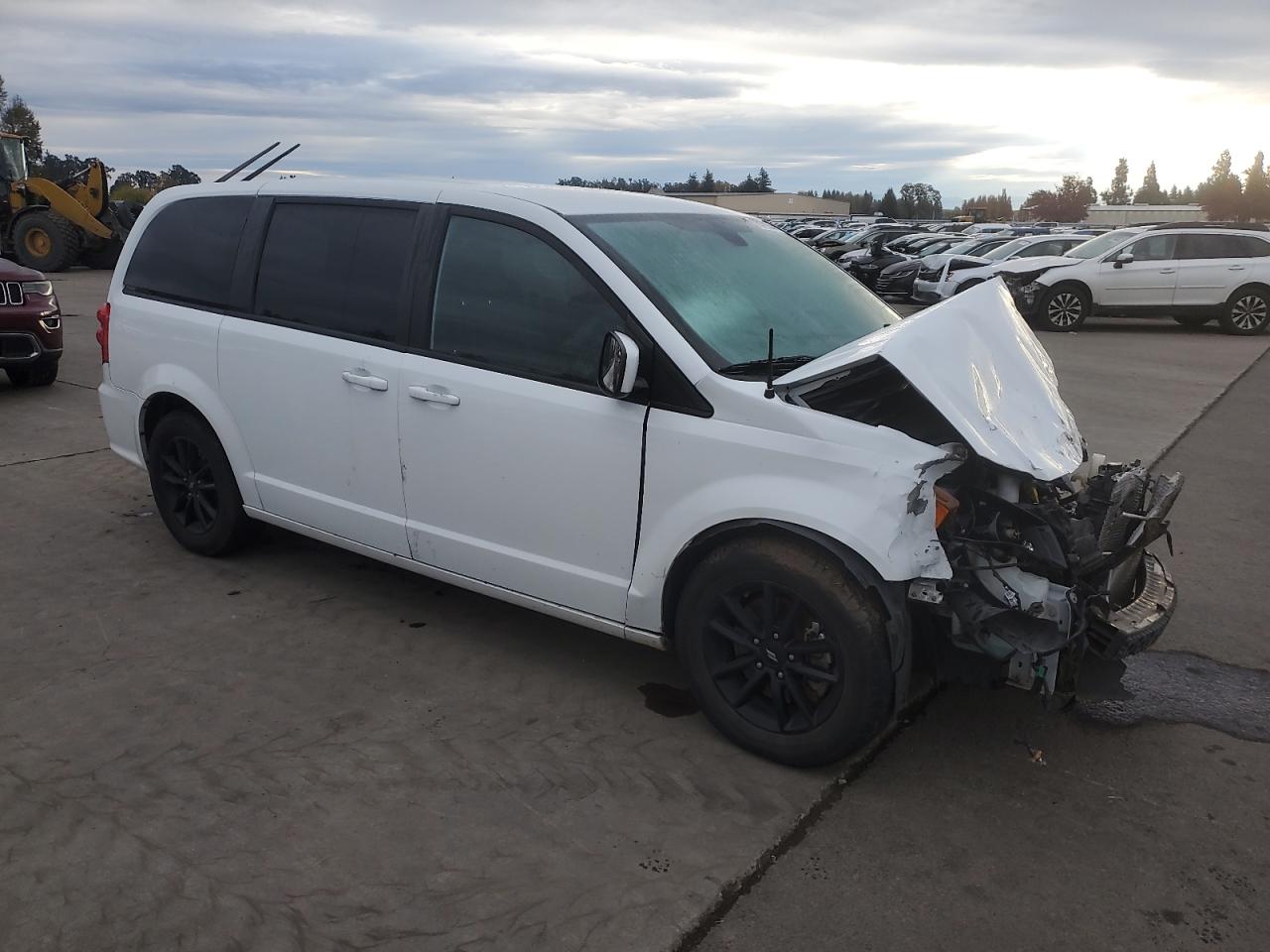 2019 Dodge Caravan VIN 2C4RDGEG3KR764508 Copart auction photo, front end / side damage thumbnail 4