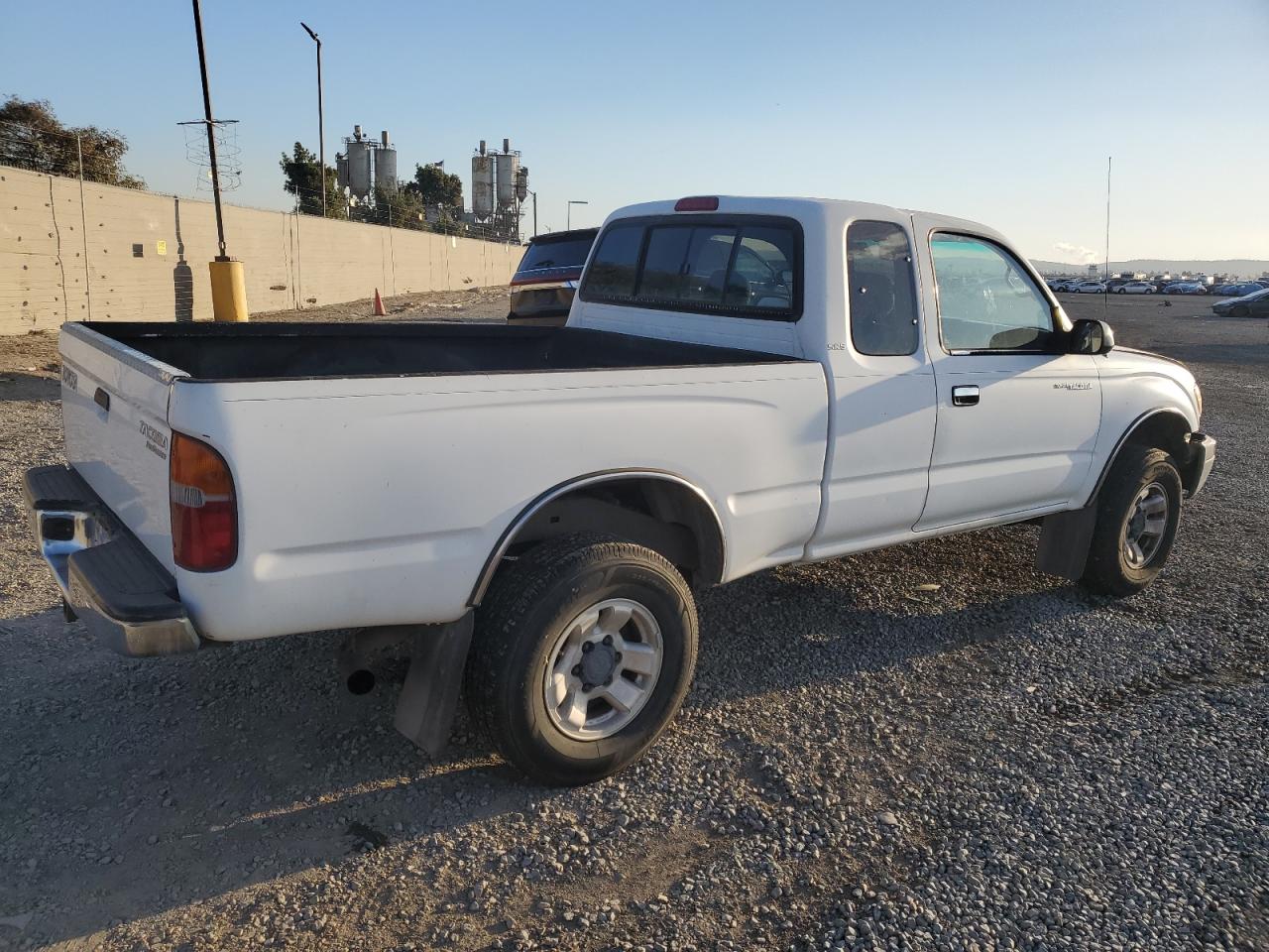 2000 Toyota Tacoma VIN 4TASM92N6YZ580285 Copart auction photo, front end damage thumbnail 3