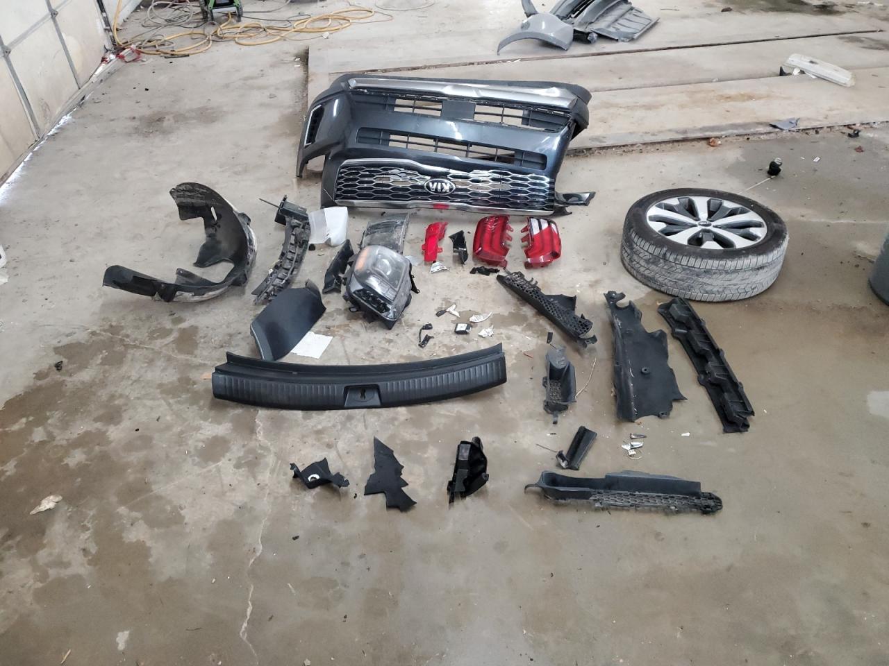2020 KIA Telluride VIN 5XYP64HC4LG013741 Copart auction photo, front end / rear end damage thumbnail 13