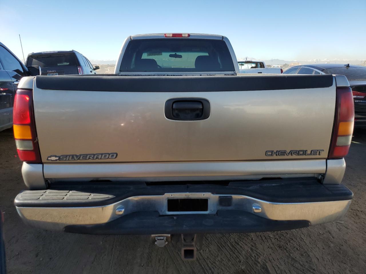 2001 Chevrolet Silverado VIN 1GCHK29U21E279924 Copart auction photo, vandalism damage thumbnail 6