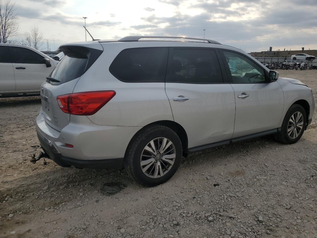 2018 Nissan Pathfinder VIN 5N1DR2MM7JC635504 Copart auction photo, front end damage thumbnail 3