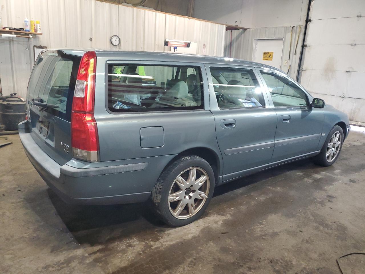 2004 Volvo V70 VIN YV1SJ59H842437261 Copart auction photo, front end / undercarriage damage thumbnail 3