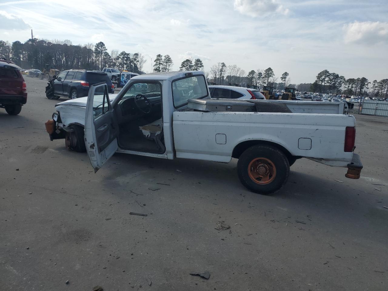1994 Ford F-150 VIN 1FTEF15Y0RNA08477 Copart auction photo, front end / side damage thumbnail 2