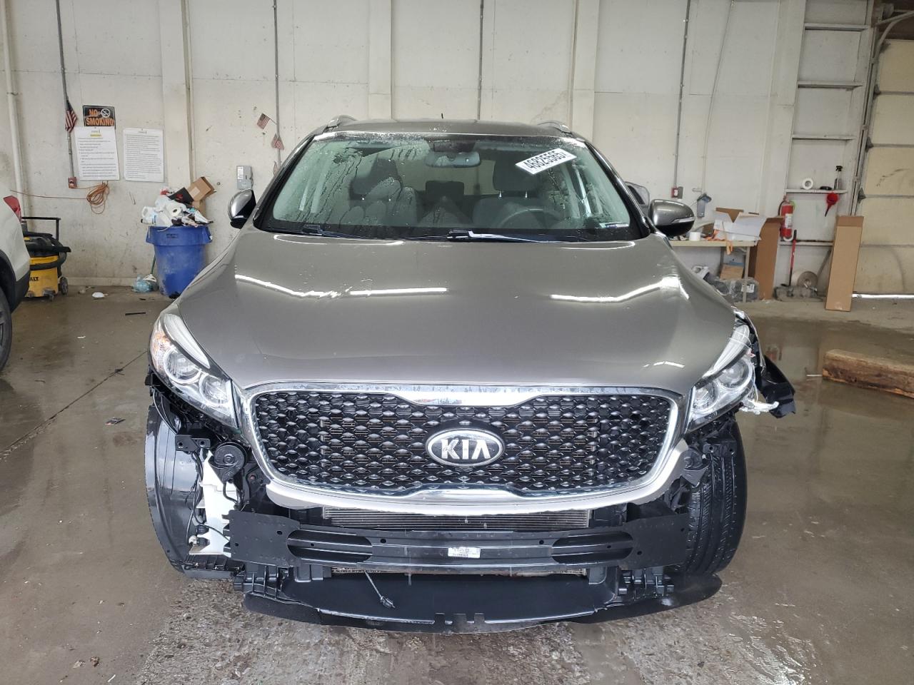 2017 KIA Sorento VIN 5XYPGDA52HG303220 Copart auction photo, front end / minor dent/scratches damage thumbnail 5